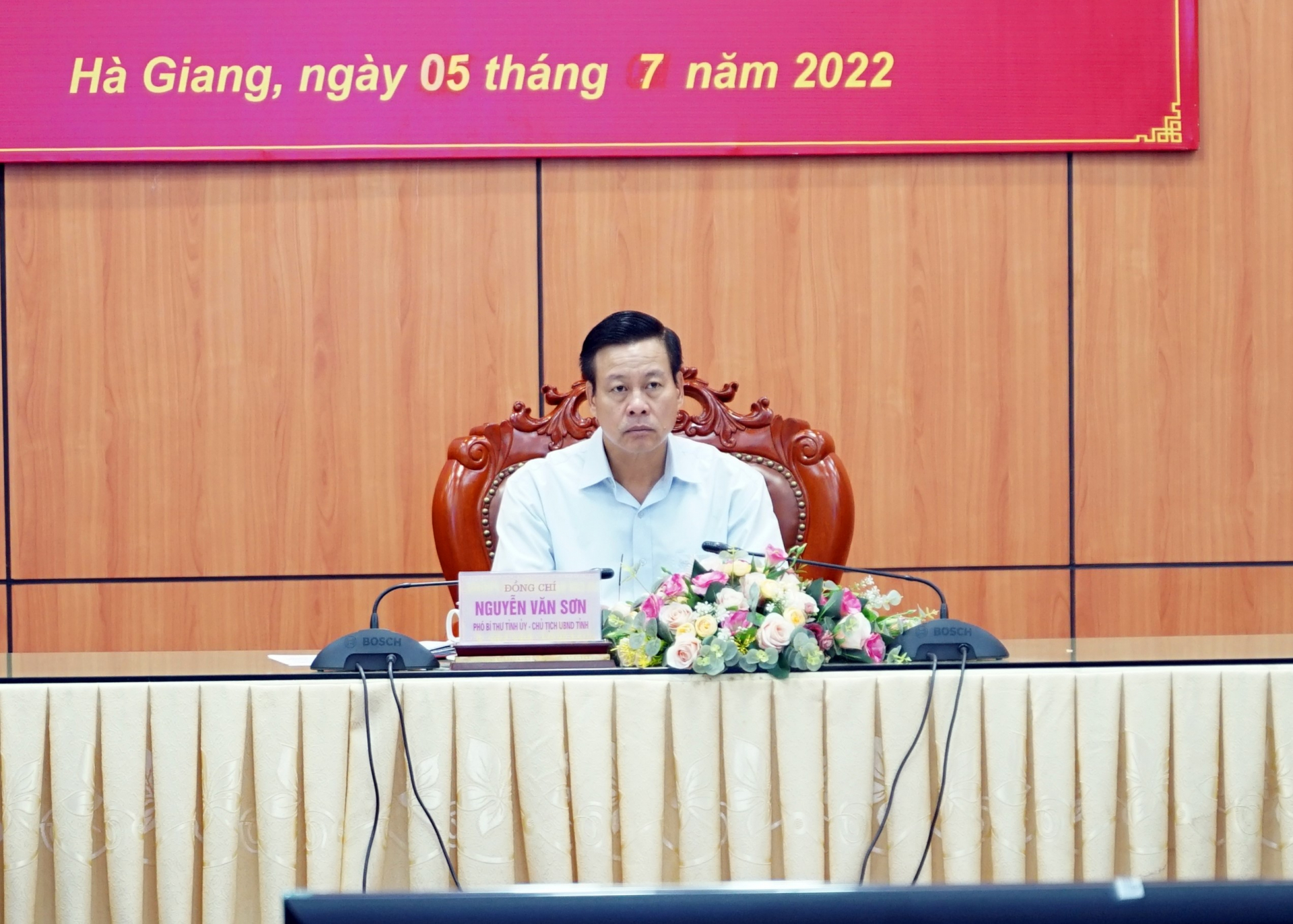 Phó Bí thư Tỉnh ủy, Chủ tịch UBND tỉnh Nguyễn Văn Sơn chủ trì hội nghị tại điểm cầu tỉnh Hà Giang.