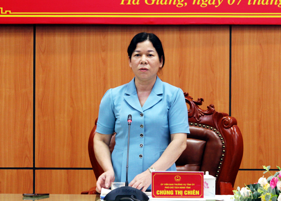 Phó Chủ tịch Thường trực HĐND tỉnh Chúng Thị Chiên phát biểu kết luận hội nghị.
