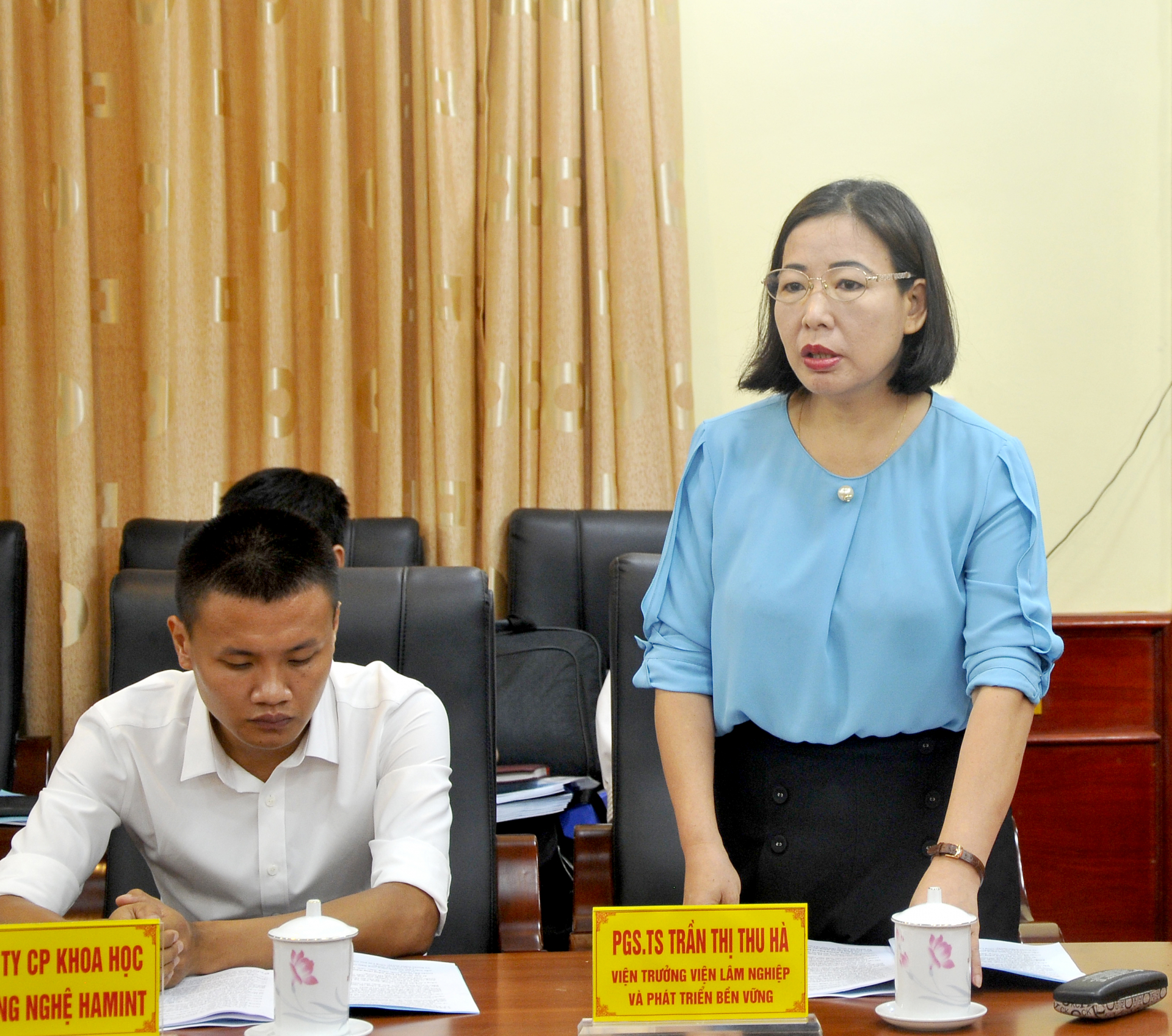 Viện trưởng Viện LN&PTBV Trần Thị Thu Hà phát biểu tại buổi làm việc.