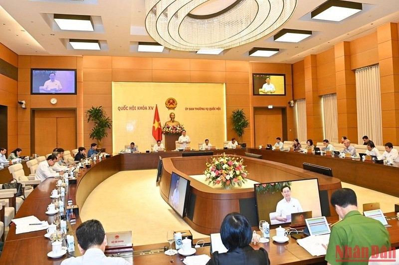 Quang cảnh phiên họp chuyên đề pháp luật của Ủy ban Thường vụ Quốc hội sáng 15/8.