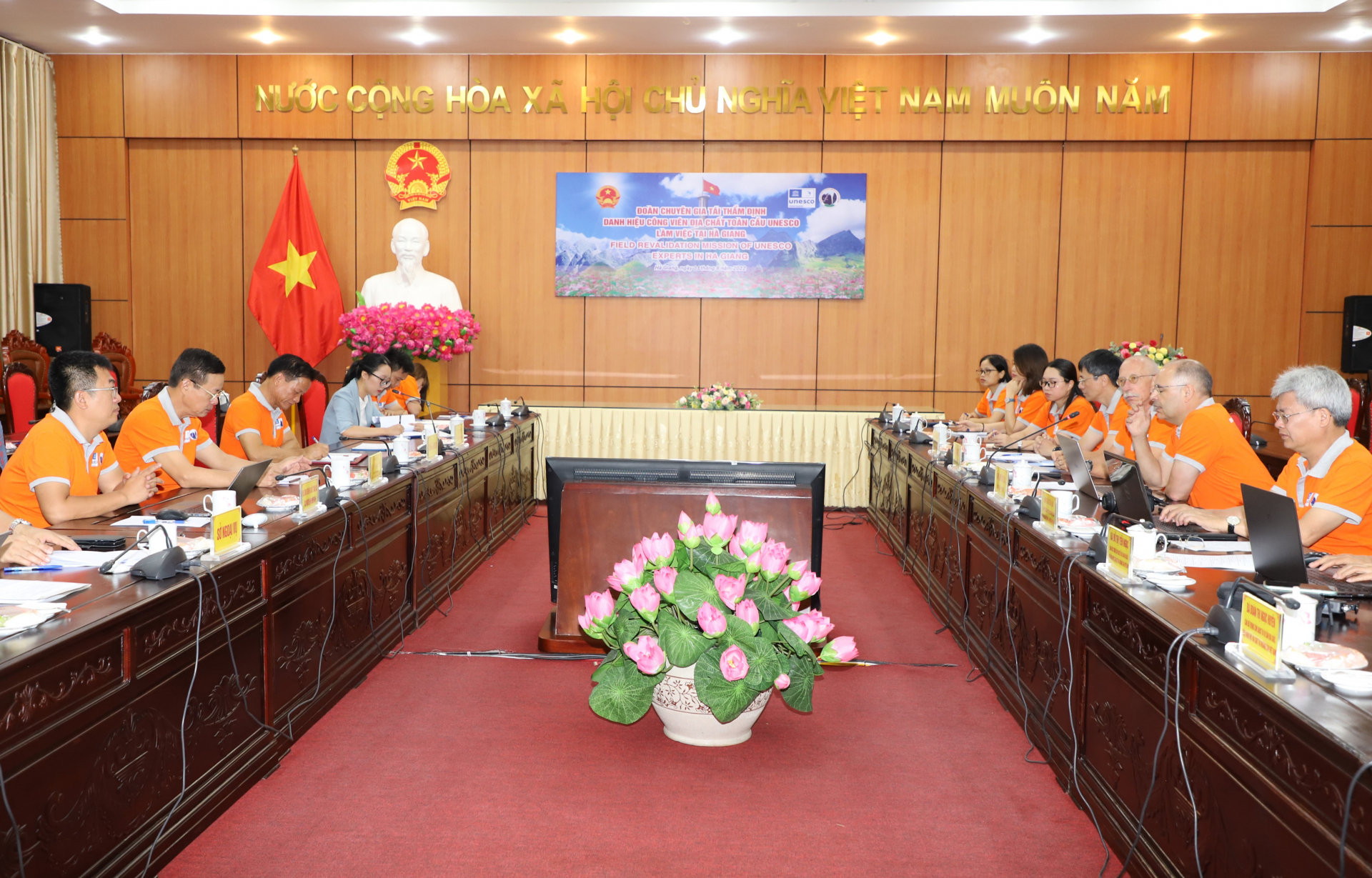 Đoàn chuyên gia làm việc với UBND tỉnh Hà Giang.