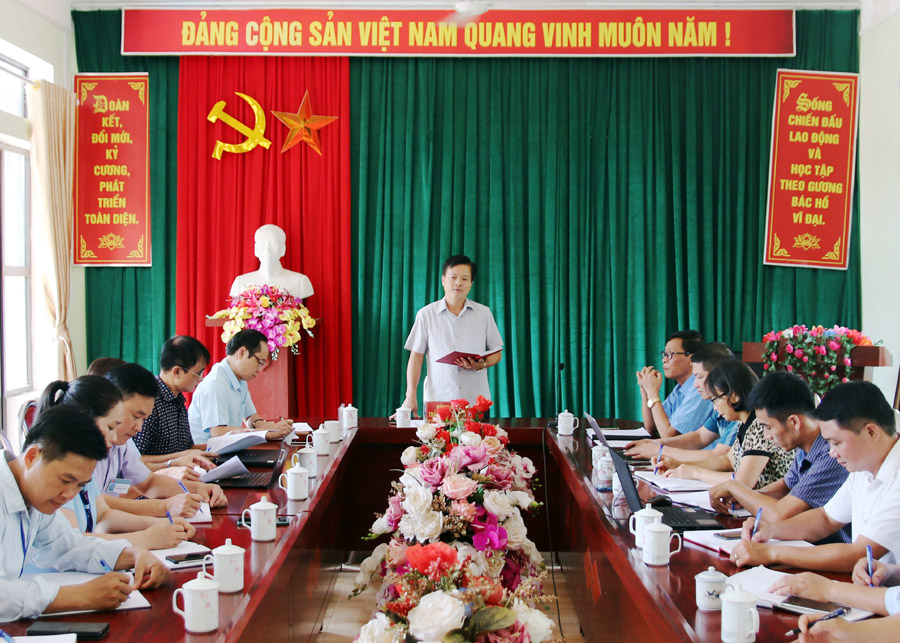 Toàn cảnh buổi làm việc giữa Chủ nhiệm UBKT Tỉnh ủy Trần Quang Minh với Đảng ủy xã Hùng An.