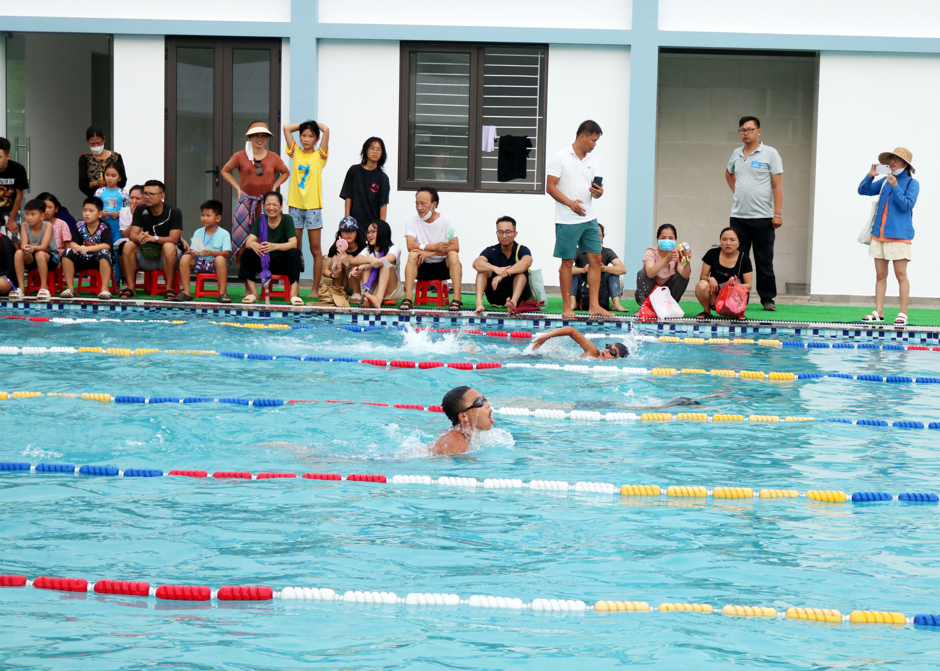 Một màn thi đấu tại Chung kết Giải bơi phong trào thanh, thiếu nhi năm 2022.