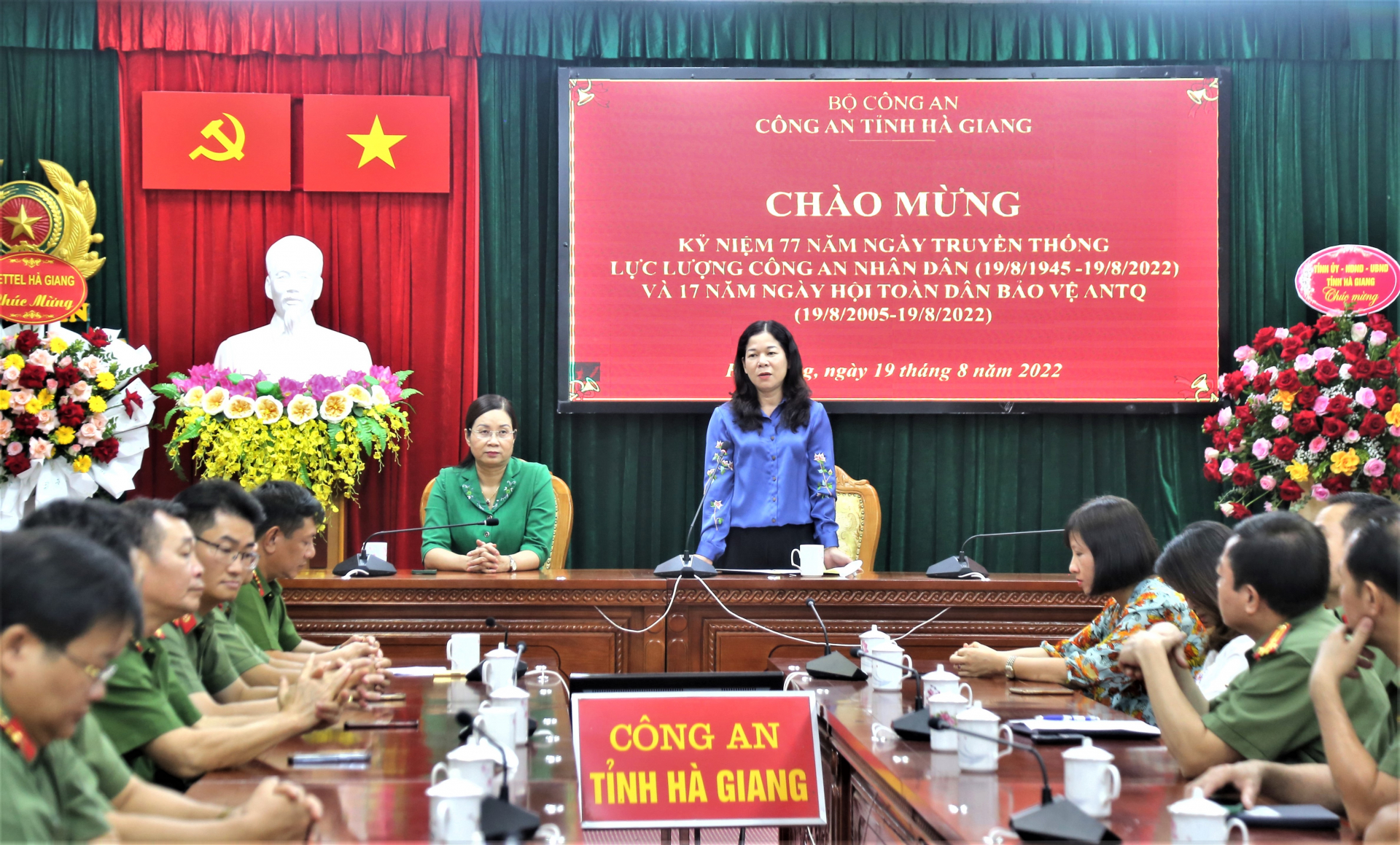 Phó Chủ tịch Thường trực HĐND tỉnh Chúng Thị Chiên phát biểu chúc mừng lực lượng Công an tỉnh