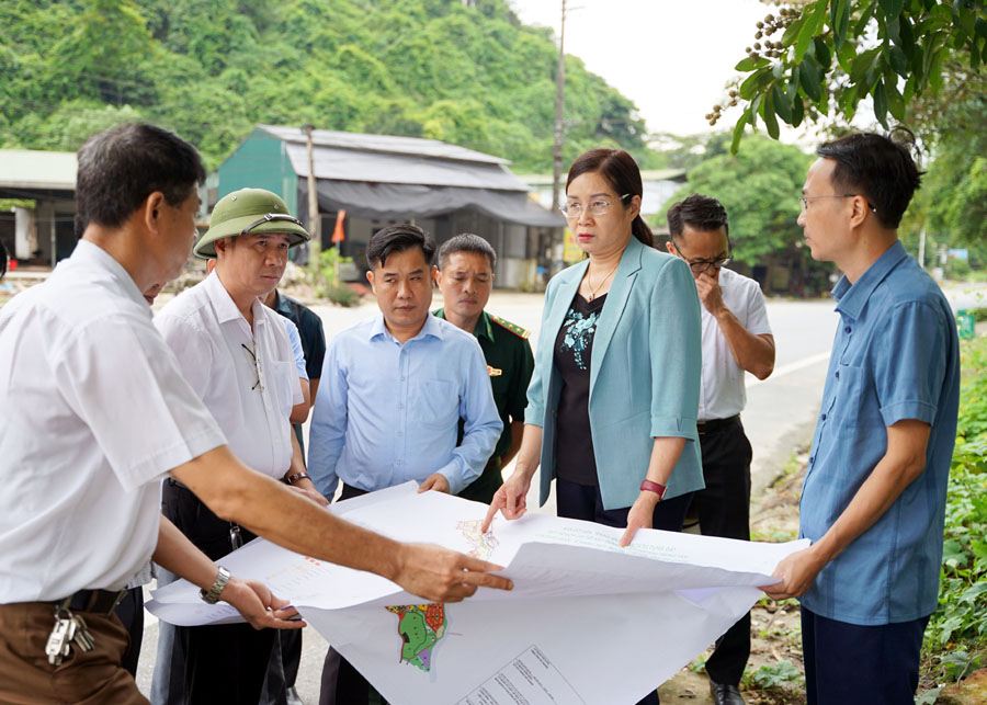 Phó Chủ tịch UBND tỉnh Hà Thị Minh Hạnh cùng đoàn công tác kiểm tra tiến độ triển khai một số dự án trên địa bàn Cửa khẩu Quốc tế Thanh Thủy.