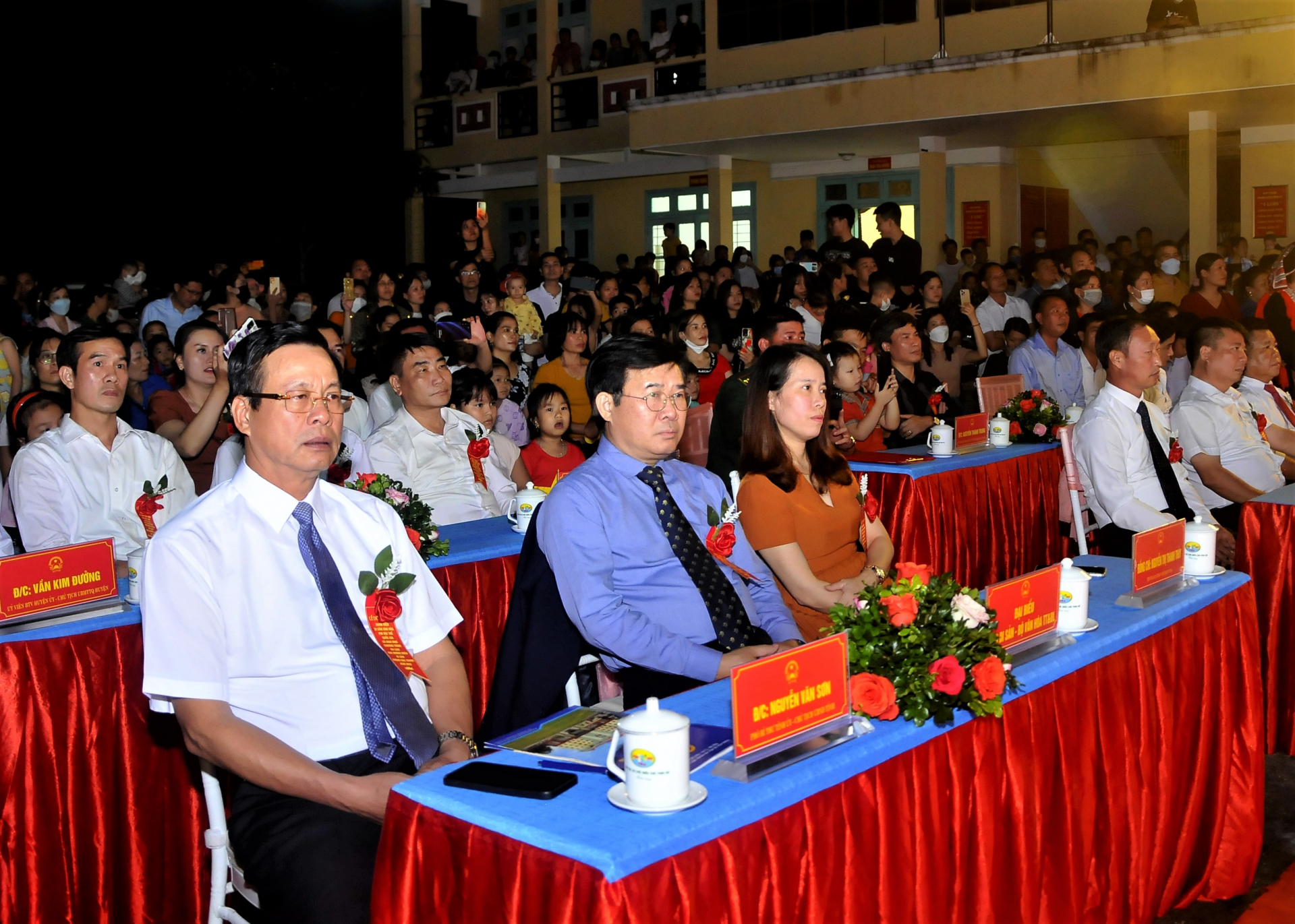 Chủ tịch UBND tỉnh Nguyễn Văn Sơn và các đại biểu dự buổi lễ.