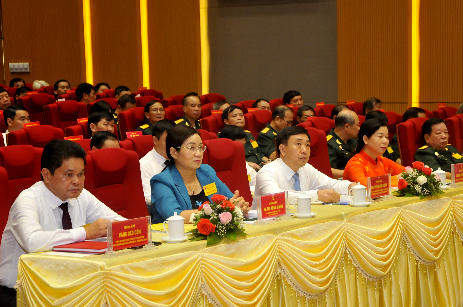 Phó Bí thư Tỉnh ủy Nguyễn Mạnh Dũng và các đại biểu dự Đại hội.