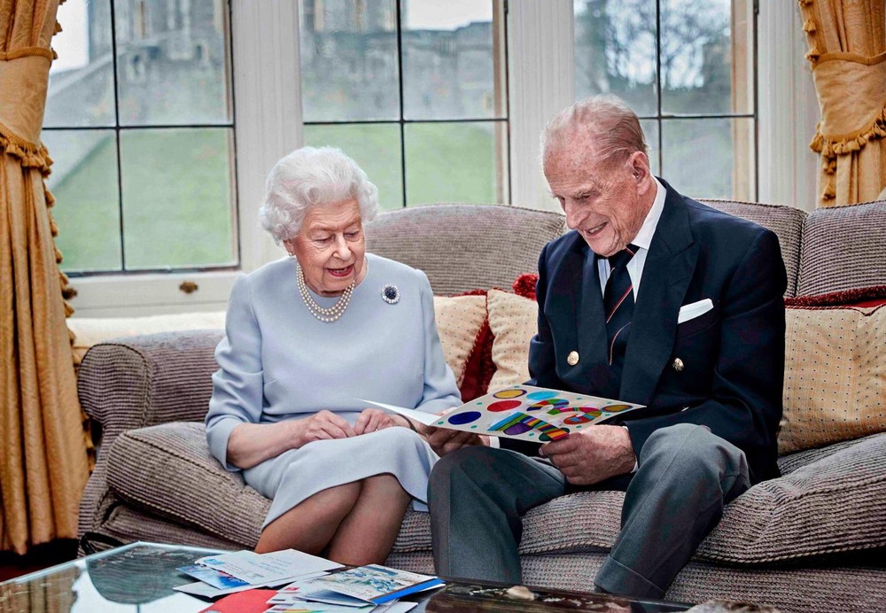 Hơn một năm sau, vào ngày 8/9/2022, Nữ hoàng Elizabeth II cũng trút hơi thở cuối cùng, hưởng thọ 96 tuổi.

