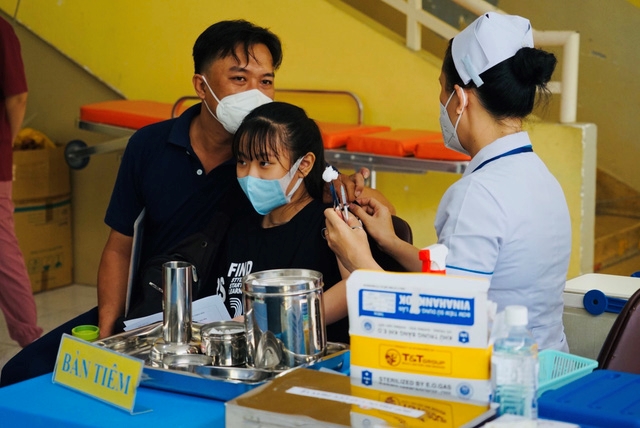 Tiêm vắc xin phòng COVID-19 cho trẻ em ở TP.Hồ Chí Minh. (Ảnh: Kim Vân)