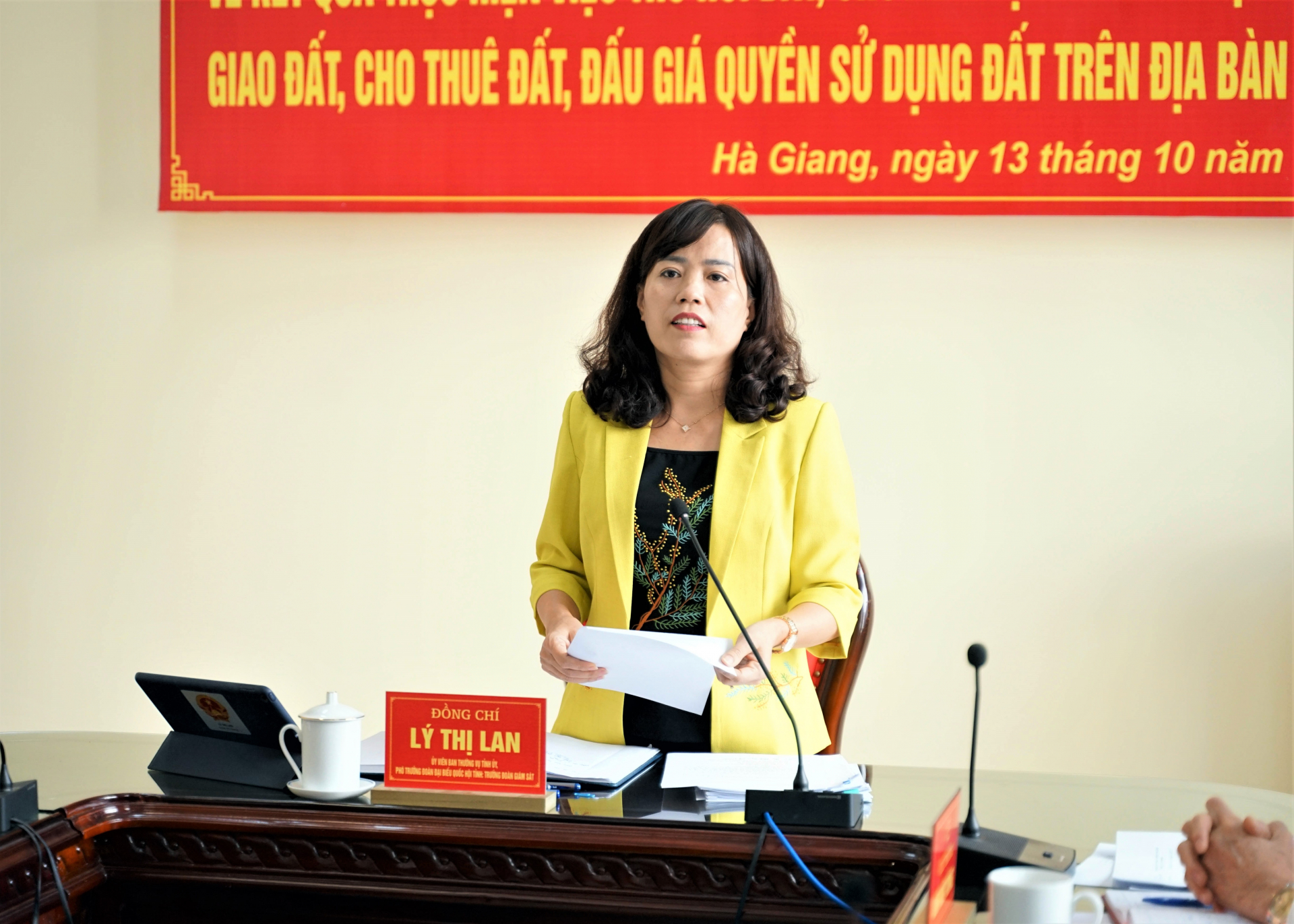 Phó Trưởng đoàn Chuyên trách Đoàn ĐBQH tỉnh Lý Thị Lan kết luận buổi giám sát với Cục Thuế tỉnh.