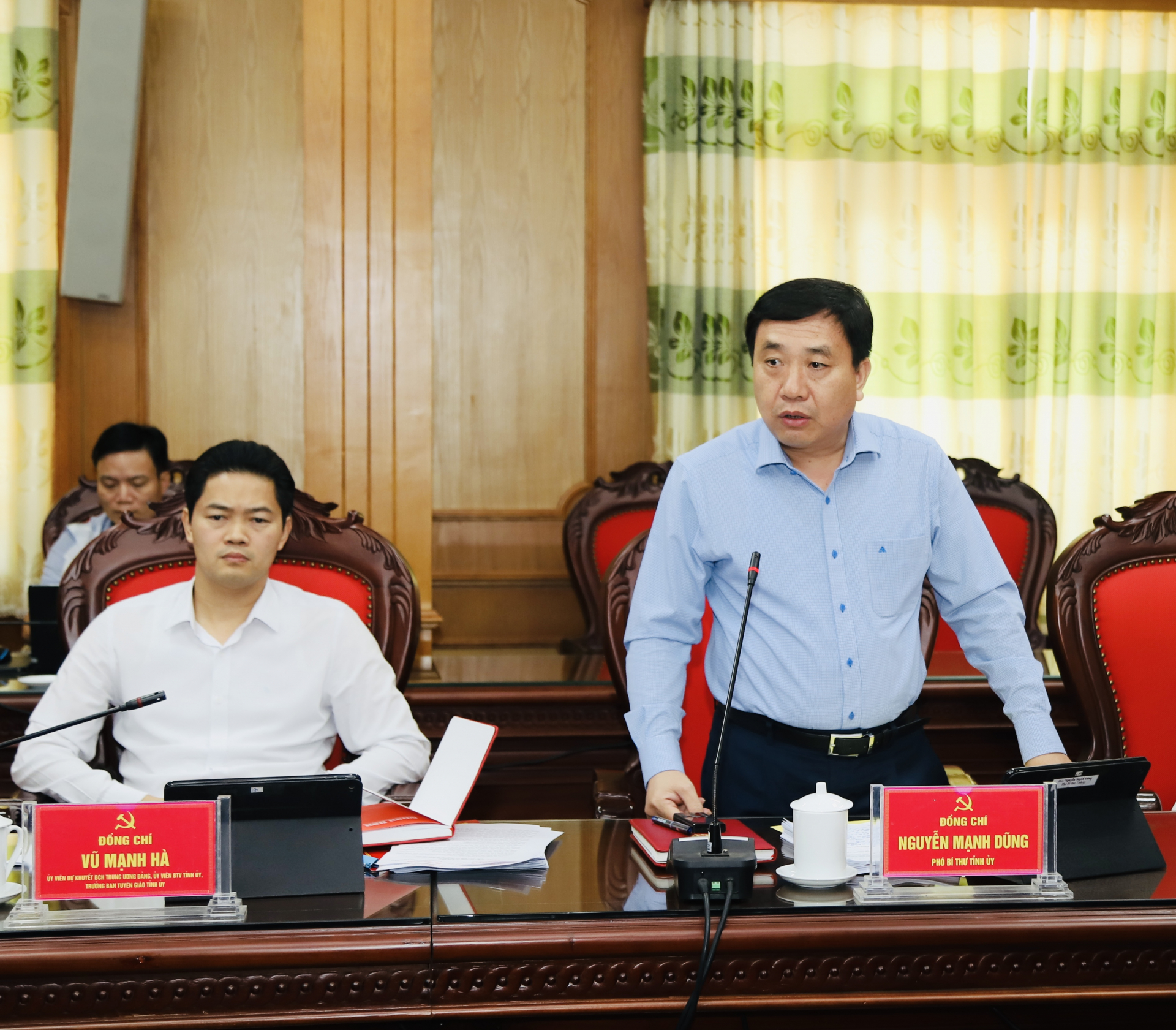 Phó Bí thư Tỉnh ủy Nguyễn Mạnh Dũng phát biểu tại phiên họp