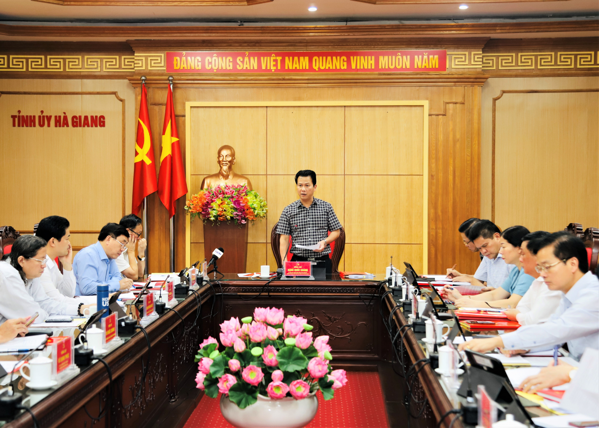 Bí thư Tỉnh ủy Đặng Quốc Khánh phát biểu kết luận phiên họp