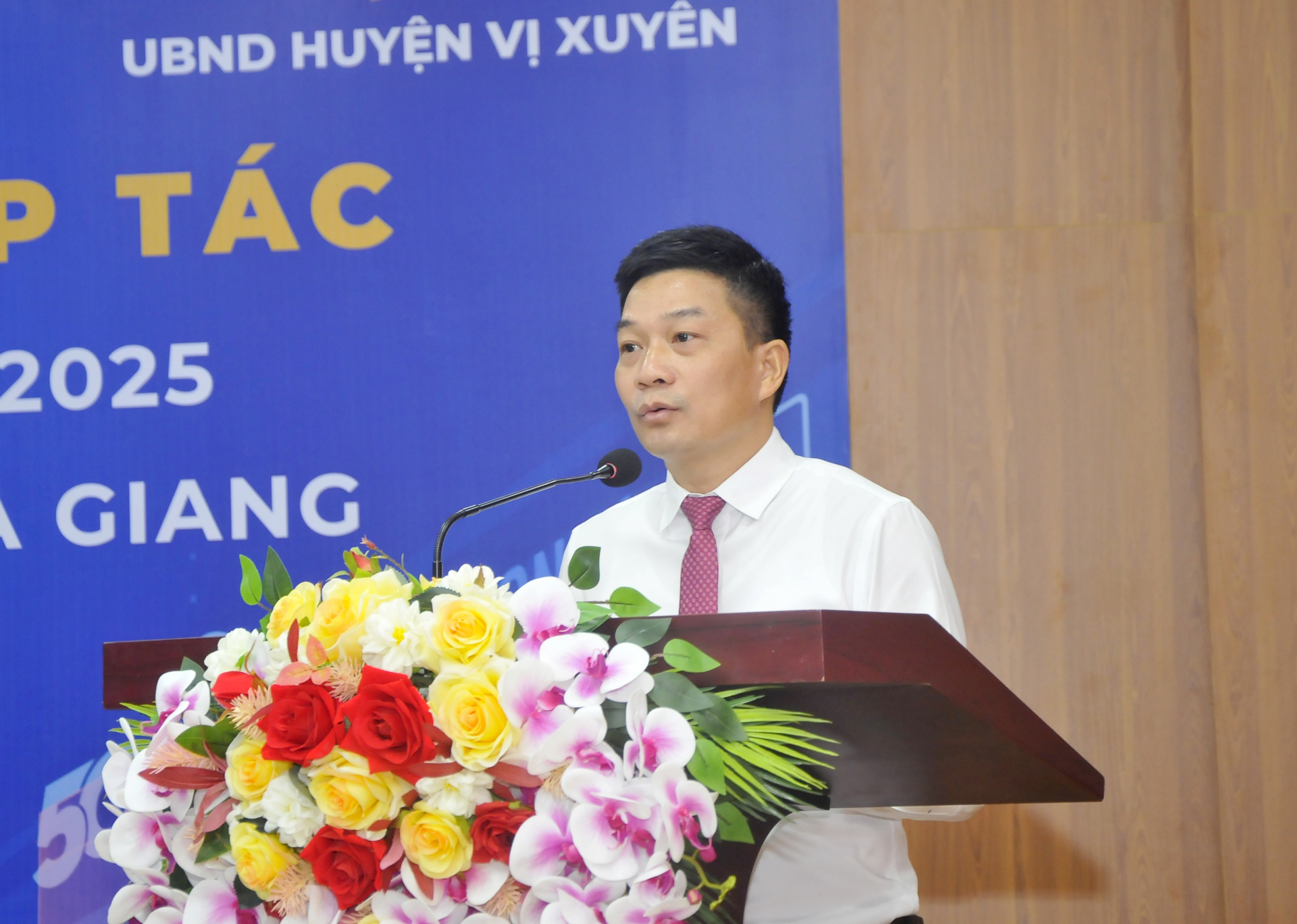 Chủ tịch UBND huyện Vị Xuyên Hoàng Thanh Tịnh phát biểu tại buổi lễ.