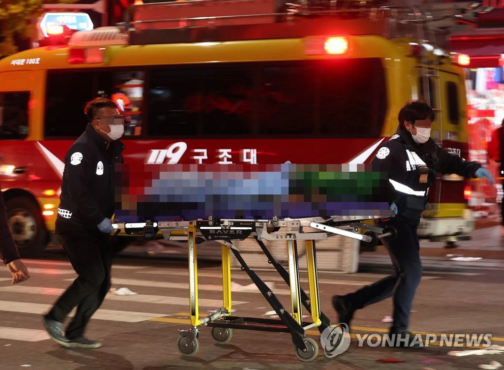 Nhân viên cứu hộ cho biết, nhiều người tử vong khi đang trên đường di chuyển tới bệnh viện