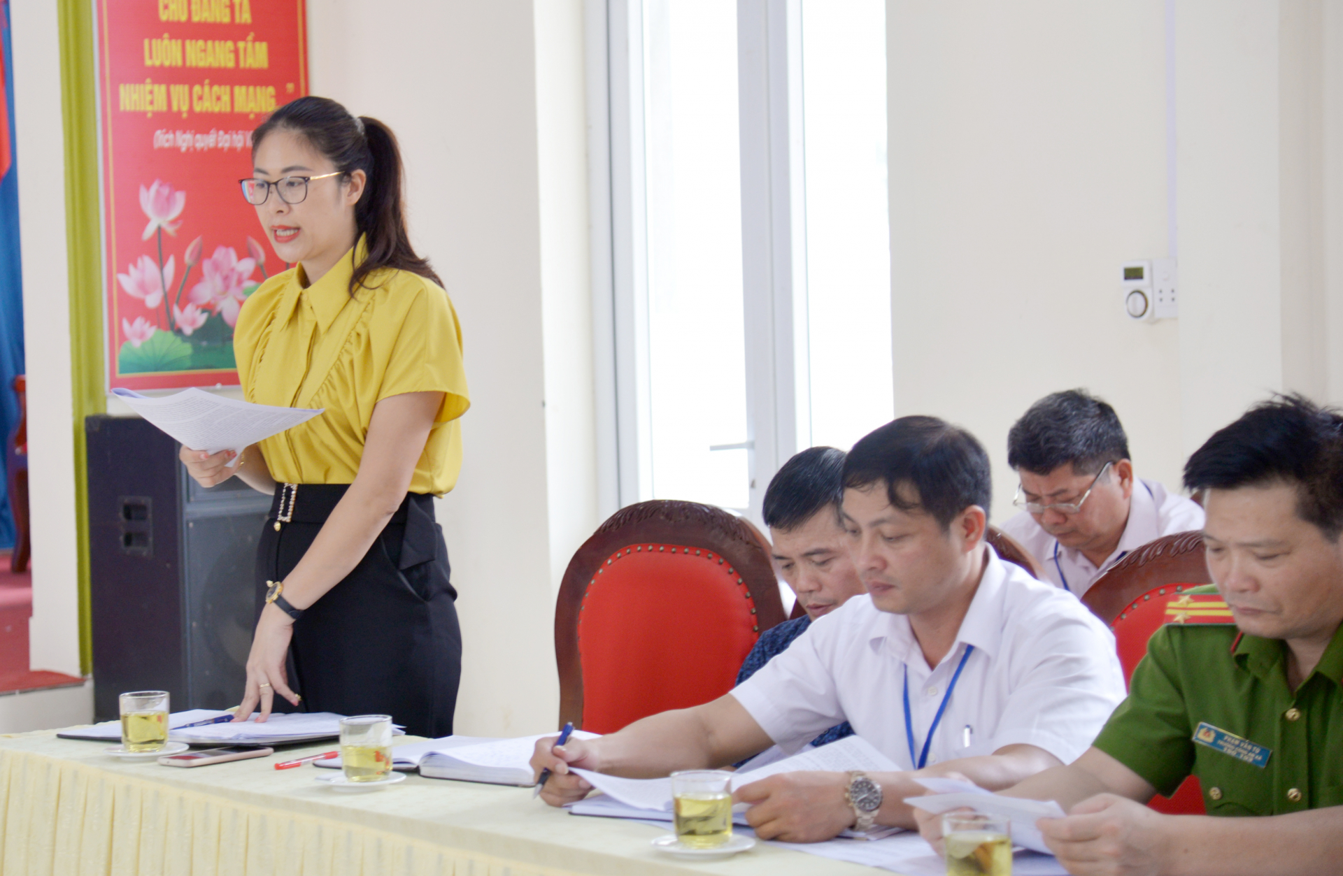 Bí thư Đảng ủy xã Ngọc Đường báo cáo một năm thực hiện Nghị quyết 07 của BTV Tỉnh ủy