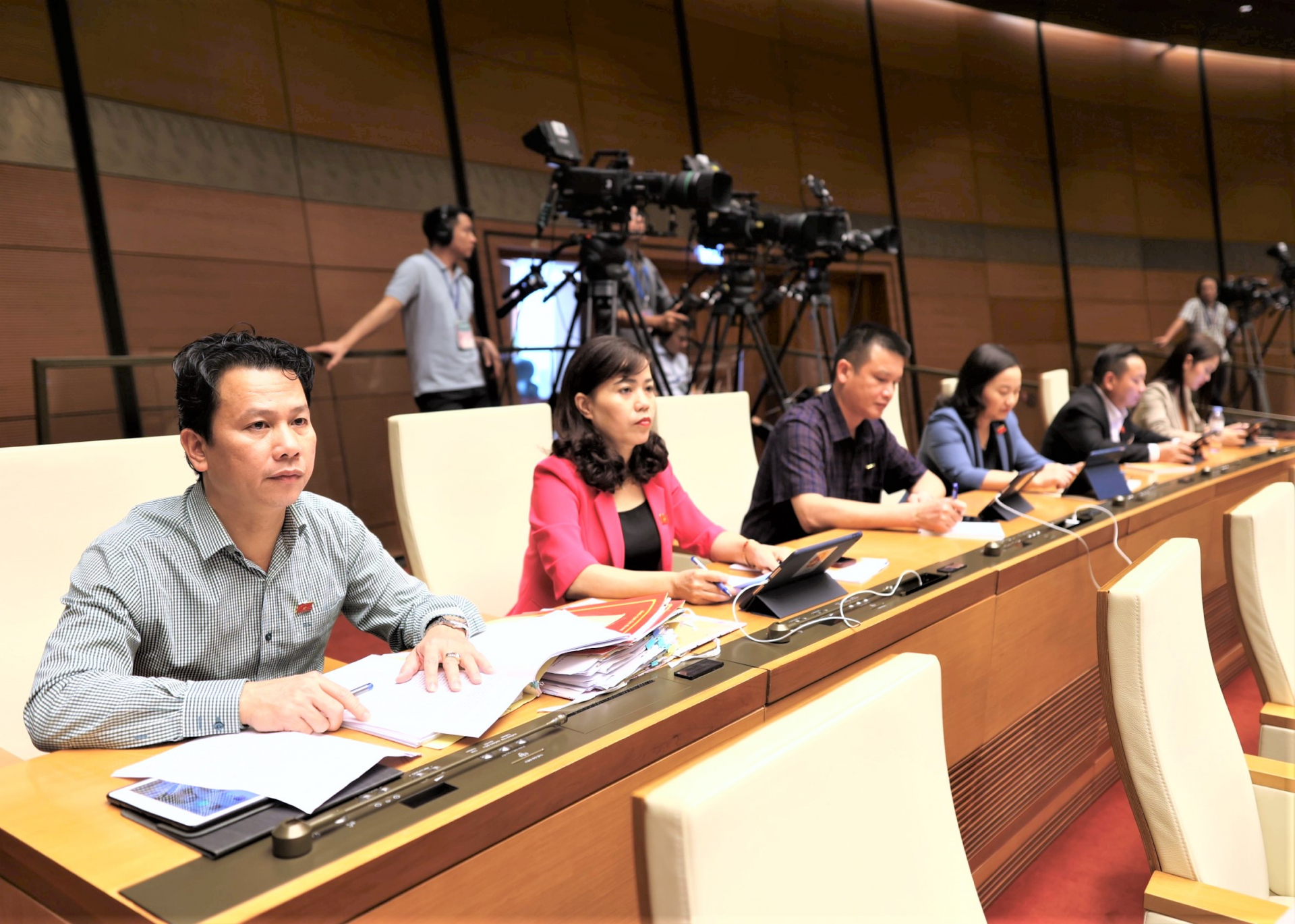 Đoàn ĐBQH Hà Giang dự phiên thảo luận tại hội trường