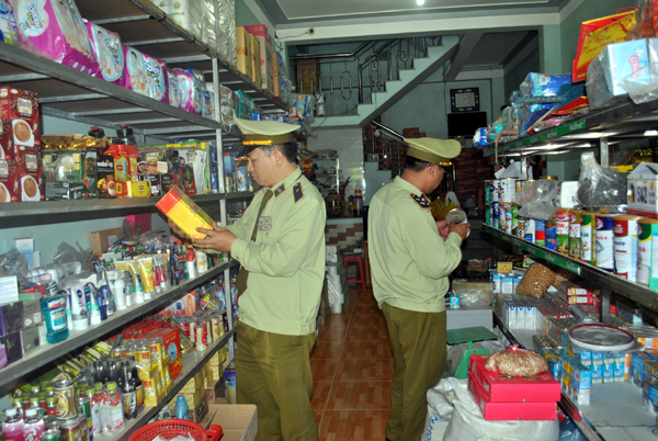 Đội QLTT số 9 huyện Đồng Văn tăng cường kiểm tra, kiểm soát thị trường hàng hóa