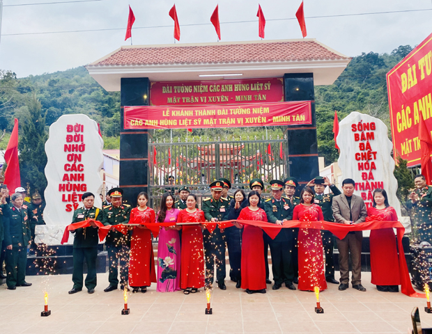 Khánh thành Đài tưởng niệm các Anh hùng liệt sĩ mặt trận Vị Xuyên - Minh Tân