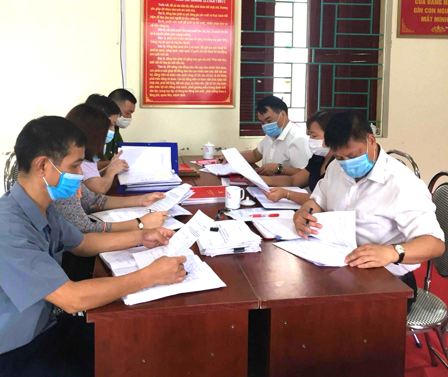 Ủy ban Kiểm tra Huyện ủy kiểm tra công tác xây dựng Đảng tại Đảng ủy xã Phương Tiến.