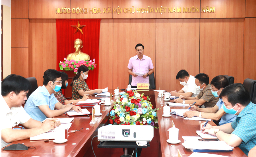 Chủ tịch UBND tỉnh Nguyễn Văn Sơn phát biểu tại cuộc họp