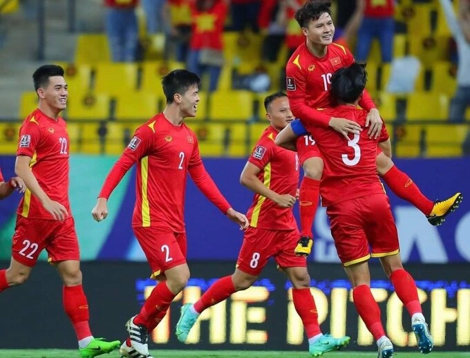 Niềm vui ghi bàn của Quang Hải và các cầu thủ Việt Nam.