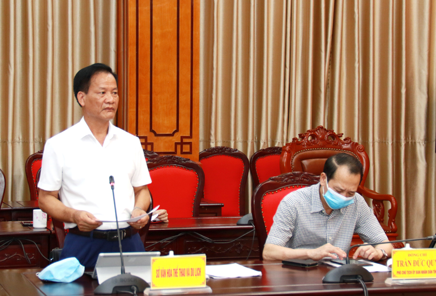 Giám đốc Sở Văn hóa, Thể thao và Du lịch Nguyễn Hồng Hải báo cáo tiến độ thực hiện chương trình