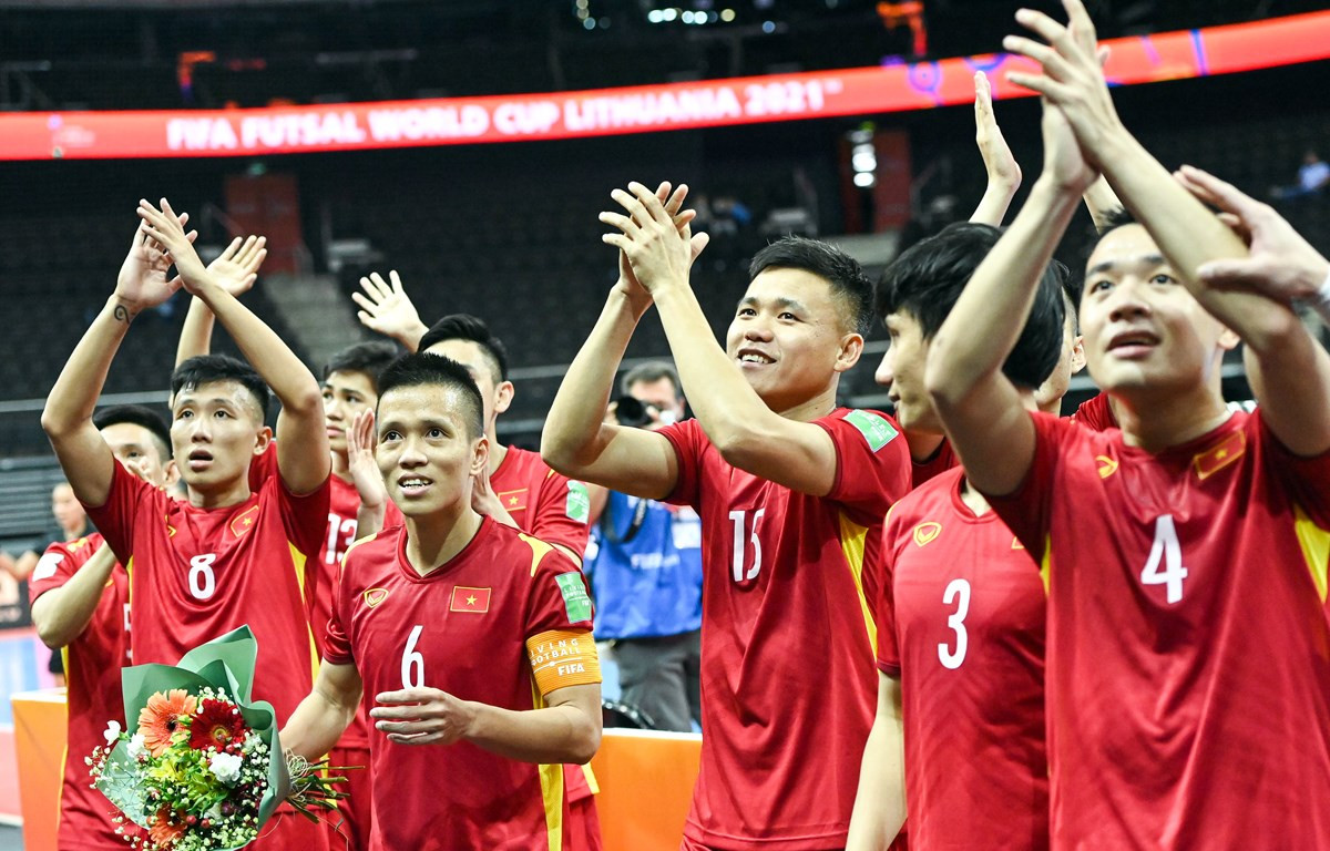 Tuyển futsal Việt Nam trở thành đội bóng châu Á duy nhất có hai lần liên tiếp vượt qua vòng bảng ở FIFA Futsal World Cup trong hai kỳ tham dự đầu tiên (2016 và 2021). 