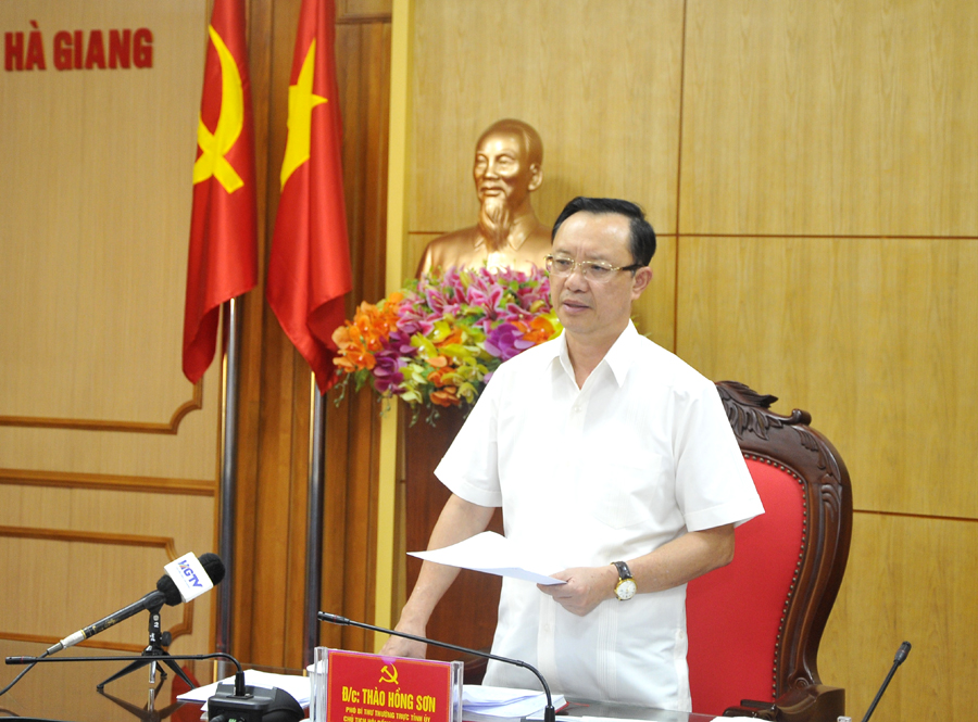 Phó Bí thư Thường trực Tỉnh ủy Thào Hồng Sơn phát biểu tại buổi giao ban.