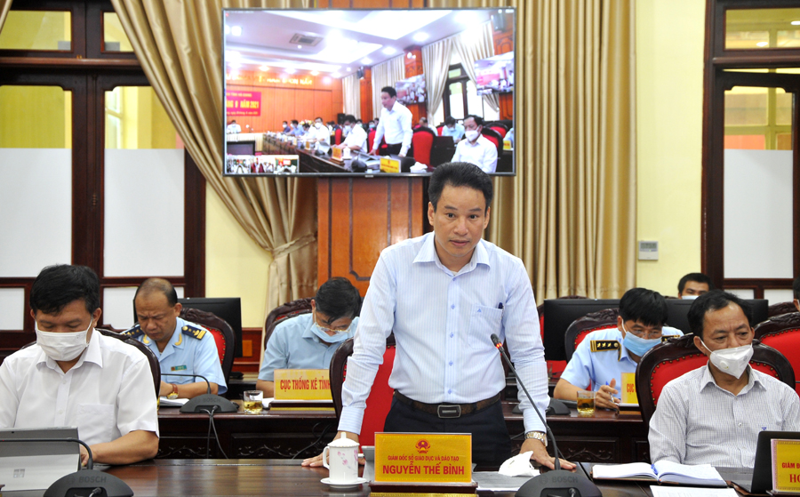 Giám đốc Sở Giáo dục và Đào tạo Nguyễn Thế Bình kiến nghị tỉnh bố trí kinh phí chi trả hoạt động thêm giờ cho đội ngũ giáo viên; quan tâm hỗ trợ nhóm học sinh tại các xã đạt chuẩn NTM.