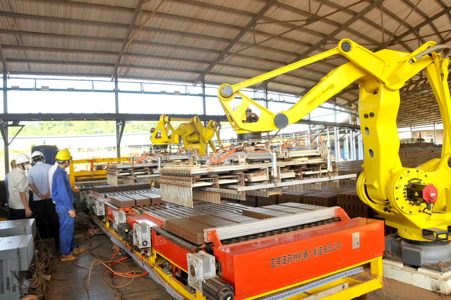 Thông qua thu hút đầu tư, Nhà máy gạch Tuynel Tân Bắc (Quang Bình) đi vào sản xuất, tạo việc làm cho nhiều lao động địa phương.