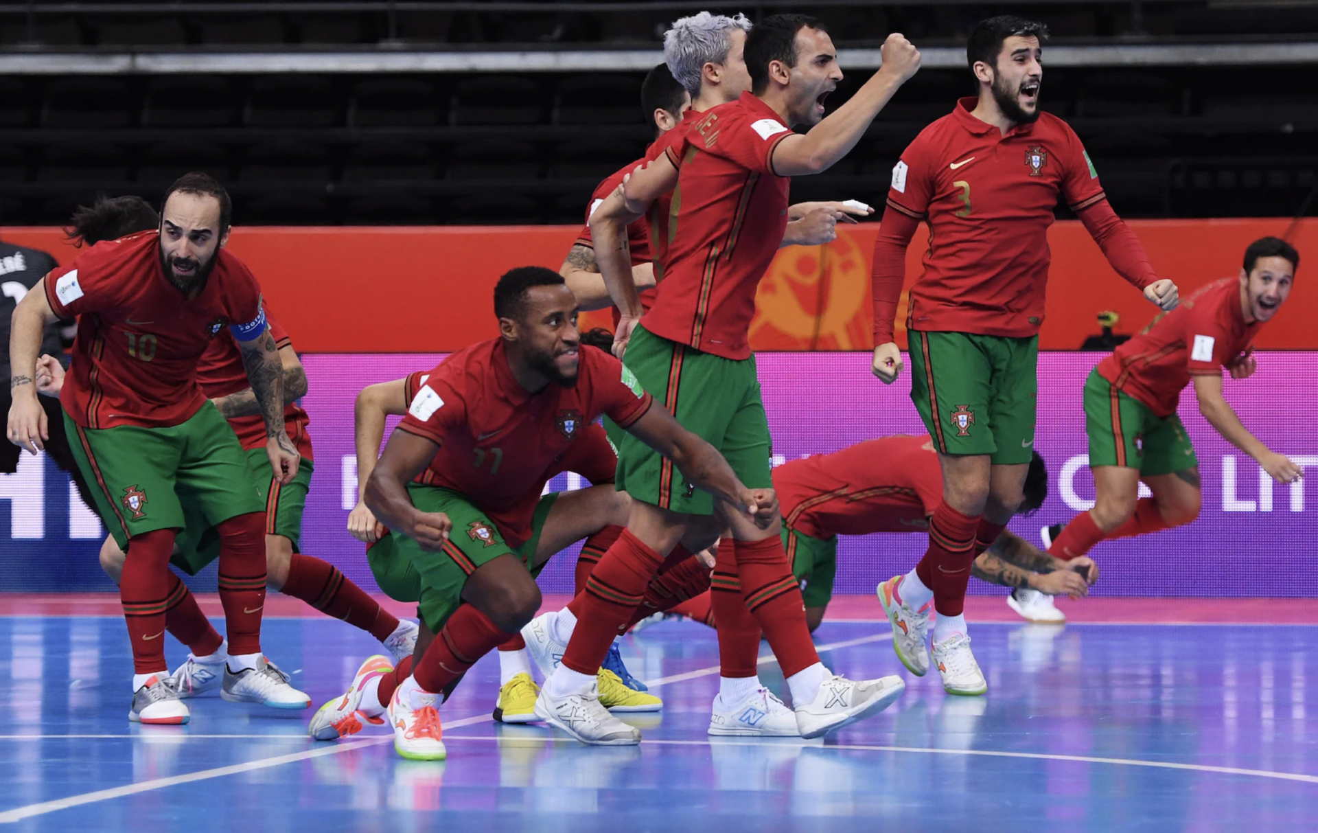 Đội tuyển futsal Bồ Đào Nha tiến vào trận chung kết gặp Argentina. 