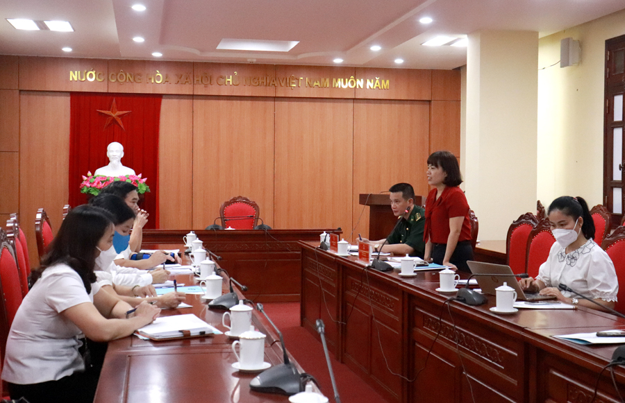 Đồng chí Lý Thị Lan, Phó trưởng Đoàn ĐBQH khóa XV, đơn vị tỉnh Hà Giang, Giám đốc Sở Ngoại vụ phát biểu tại buổi làm việc
