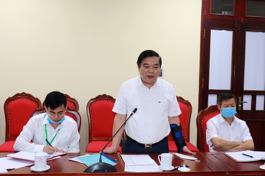 Đồng chí Nguyễn Ngọc Hải, Giám đốc NHNH Chi nhánh tỉnh Hà Giang báo cáo tình hình hoạt động ngân hàng 9 tháng đầu năm 2021 