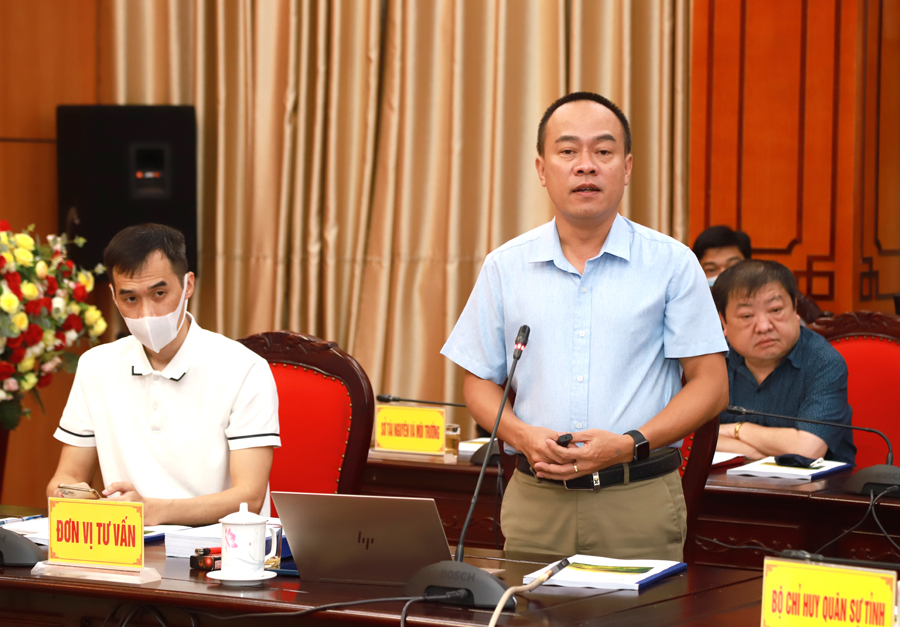 Đại diện Viện Quy hoạch đô thị và Nông thôn Quốc gia trình bày báo cáo thuyết minh Quy hoạch tỉnh Hà Giang.