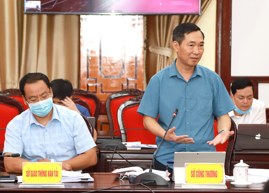 Giám đốc Sở Công thương Nguyễn Khắc Quyền tham gia ý kiến về quy hoạch khai thác hiệu quả tiềm năng lợi thế về khoáng sản.