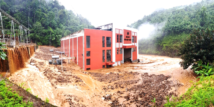 Nhà máy Thủy điện Thái An (Quản Bạ) bị đất sạt lở gây ngập (tháng 7.2020).