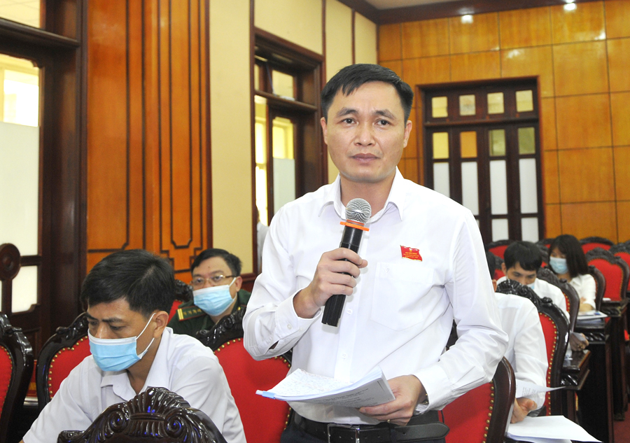 Đại biểu Đỗ Anh Tuấn, Bí thư Huyện ủy Vị Xuyên đề nghị điều chỉnh một số dự án trên địa bàn huyện Vị Xuyên cho phù hợp.