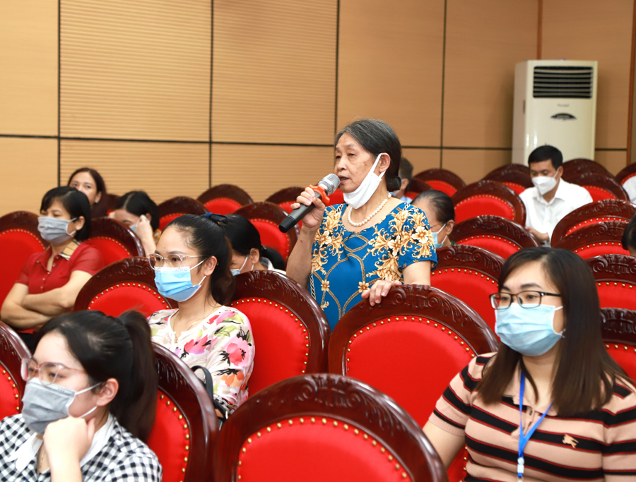 Cử tri Phùng Thị Thái, tổ 3 kiến nghị quan tâm đến công tác giáo dục hơn nữa