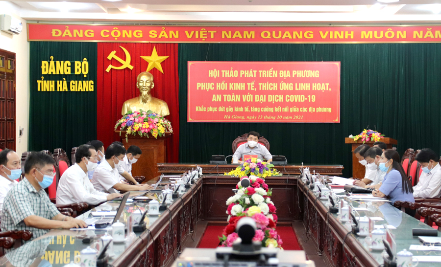 Các đại biểu dự hội thảo tại điểm cầu tỉnh Hà Giang.