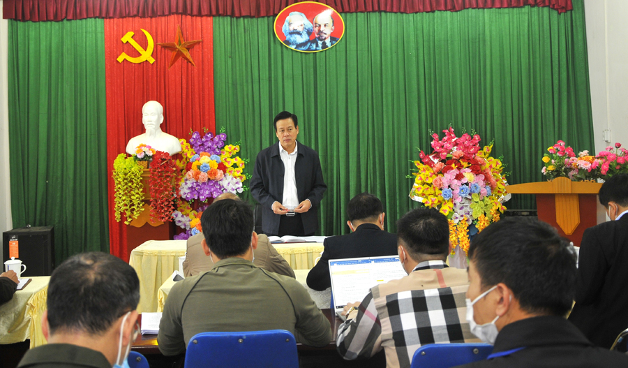 Chủ tịch UBND tỉnh Nguyễn Văn Sơn phát biểu tại buổi làm việc với các sở, ngành và huyện Đồng Văn.