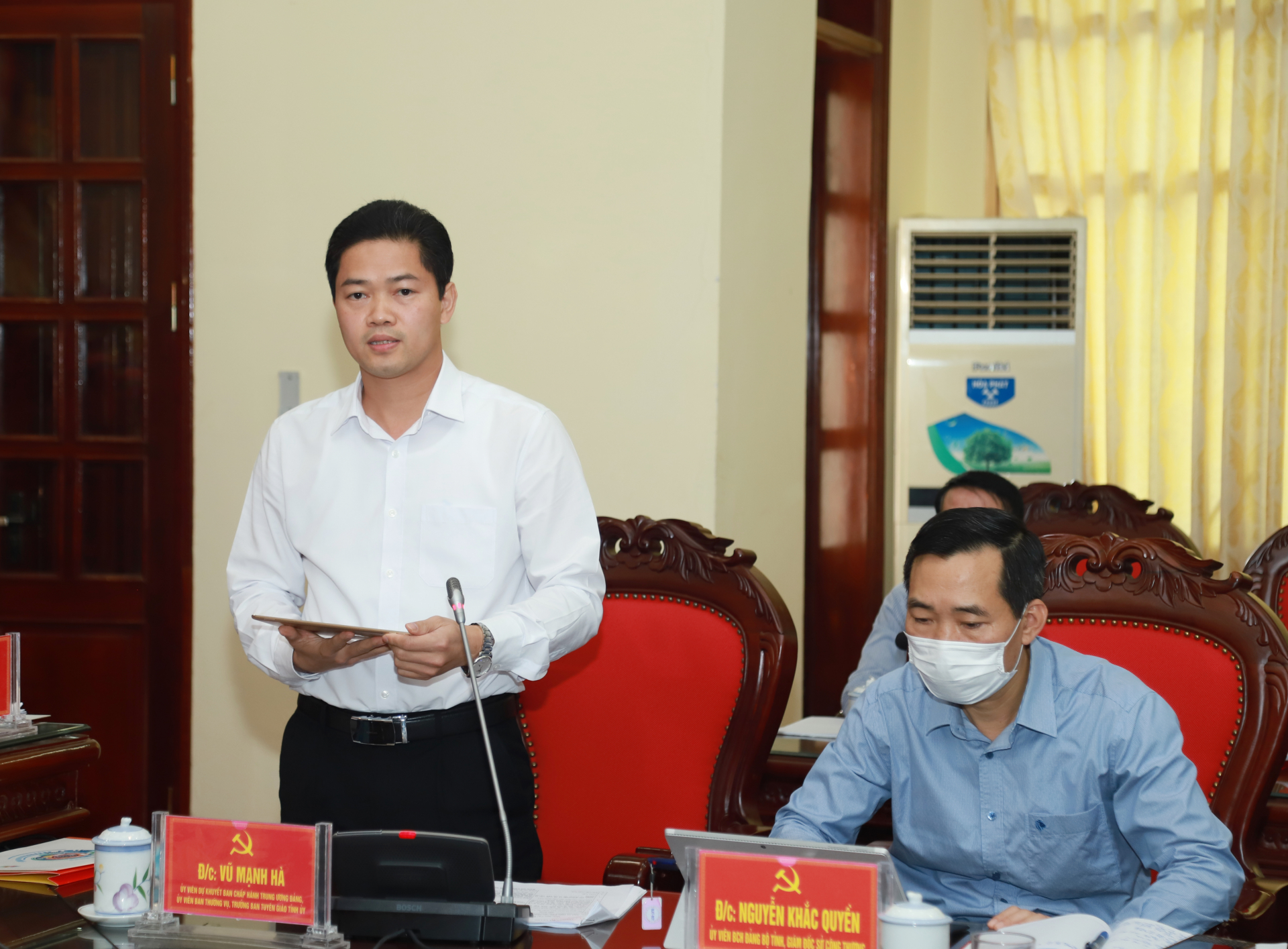 Trưởng ban Tuyên giáo Tỉnh ủy Vũ Mạnh Hà tham gia ý kiến tại cuộc họp