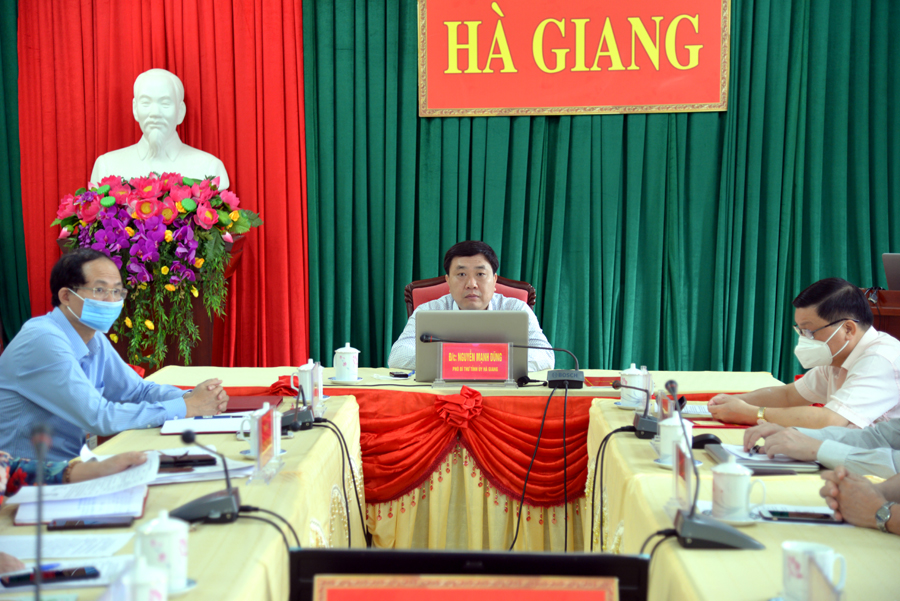 Phó Bí thư Tỉnh ủy Nguyễn Mạnh Dũng phát biểu tại lễ khai giảng  