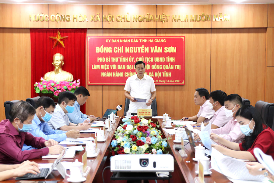 Chủ tịch UBND tỉnh Nguyễn Văn Sơn phát biểu kết luận buổi làm việc.