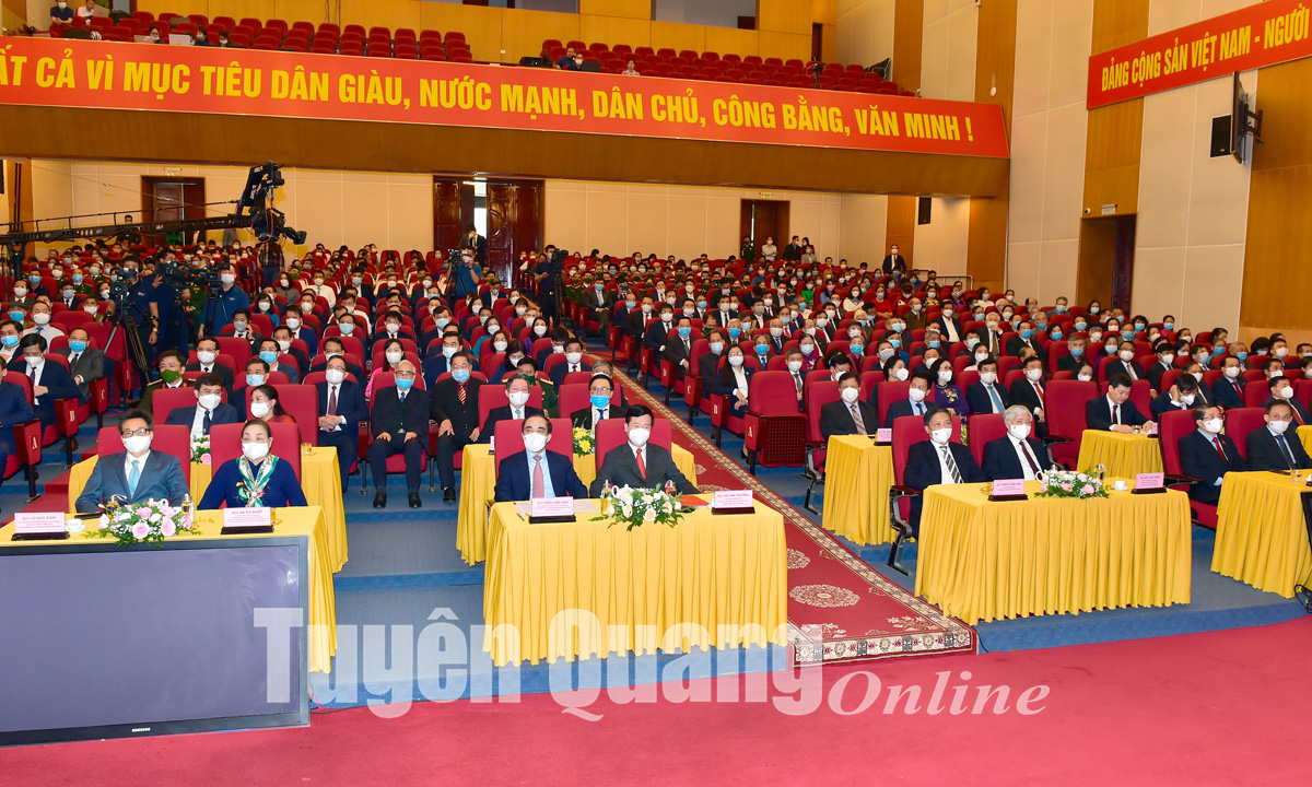 Các đồng chí lãnh đạo Đảng, Nhà nước và lãnh đạo tỉnh tại Lễ kỷ niệm