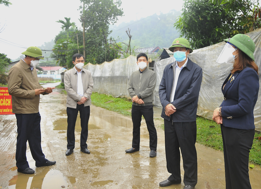 Chủ tịch UBND tỉnh Nguyễn Văn Sơn kiểm tra công tác phòng, chống dịch Covid-19 tại chốt kiểm soát thôn Mịch A, xã Thuận Hoà.