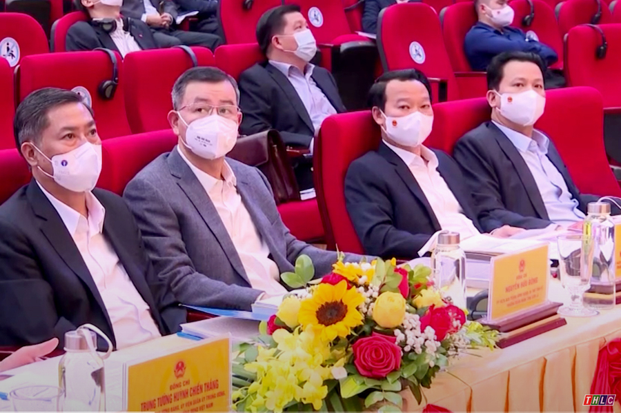 Bí thư Tỉnh ủy Đặng Quốc Khánh cùng các đại biểu dự hội nghị tại Lào Cai