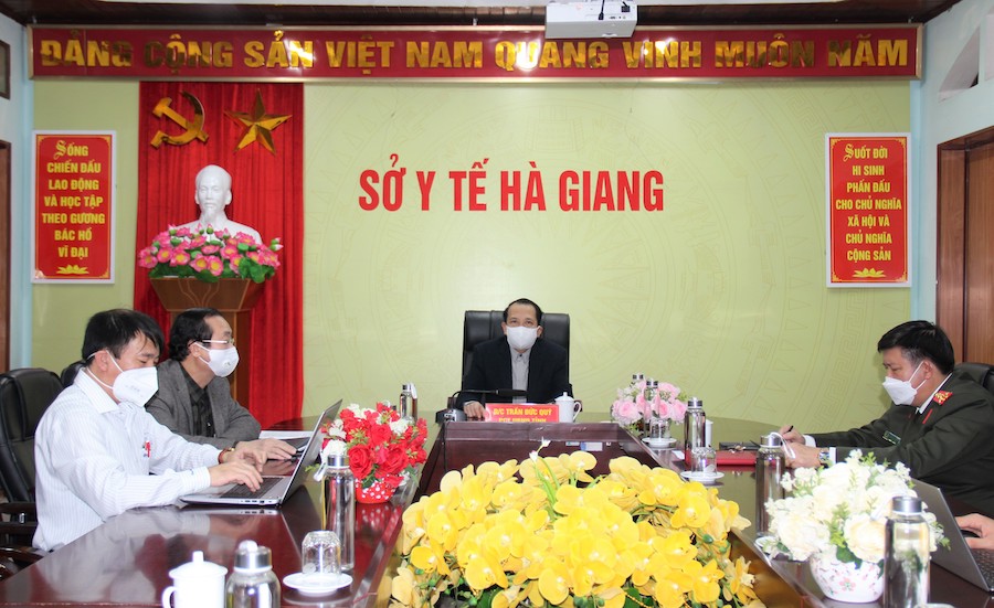Phó Chủ tịch UBND tỉnh Trần Đức Quý dự hội nghị tại điểm cầu Sở Y tế.