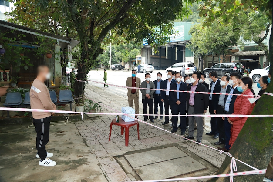 Bí thư Tỉnh ủy Đặng Quốc Khánh kiểm tra việc cách ly, điều trị F0 tại nhà ở phường Ngọc Hà (TPHG)