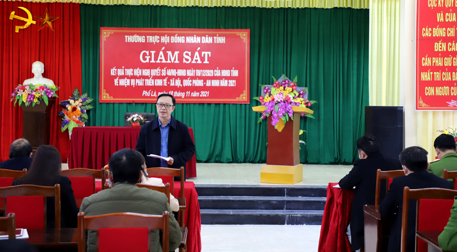 Đồng chí Thào Hồng Sơn, Phó Bí thư Thường trực Tỉnh ủy, Chủ tịch HĐND tỉnh phát biểu tại buổi làm việc với xã Phố Là.