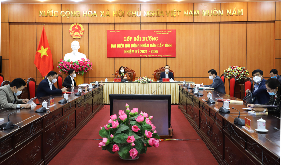 Các đại biểu tham dự lớp bồi dưỡng tại điểm cầu tỉnh Hà Giang.